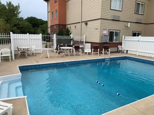 Holiday Inn Express - Wichita North - Park City By Ihg Dış mekan fotoğraf